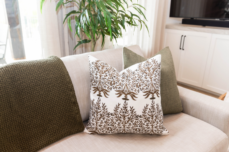 Throw pillows for olive green couch hotsell